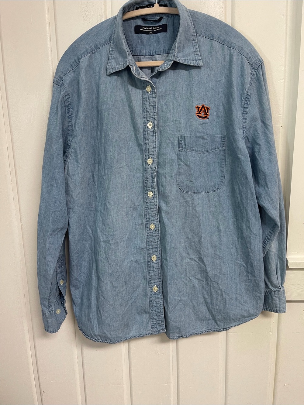 Women’s XL Devon & Jones Auburn Tigers 100% Cotton Chambray Button-Up